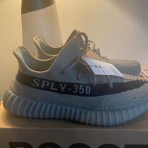 Yeezy 7.5 M